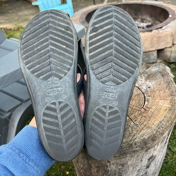 Crocs Women's Sanrah Embellished Women’s Sandal Size 7 Black - Picture 5 of 5